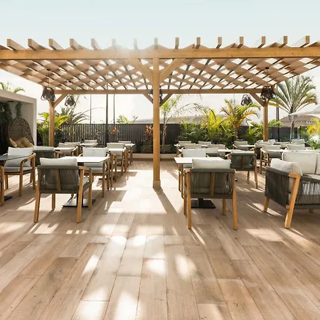 Отель Amarilla Golf Residences 5*