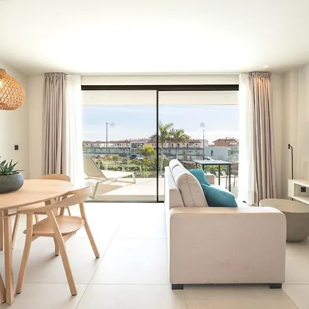 Отель Amarilla Golf Residences