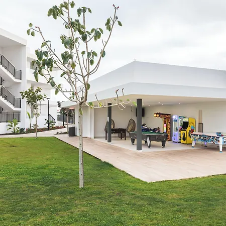 Отель Amarilla Golf Residences 5*