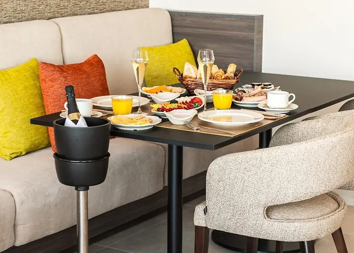 ホテル Amarilla Golf Residences